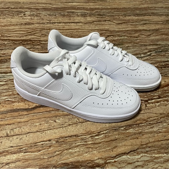 Nike Shoes - Nike White Low Top Sneakers